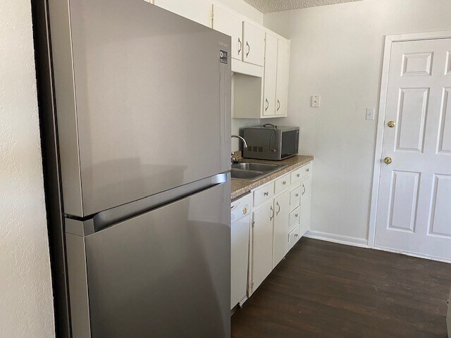 Building Photo - 1005 Dryden Ave