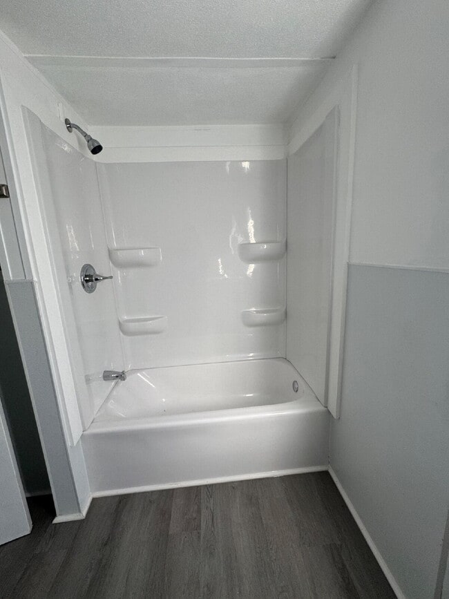 Building Photo - 40 Friendly Cir