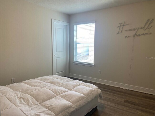 Building Photo - 1817 Summer Serenity Dr