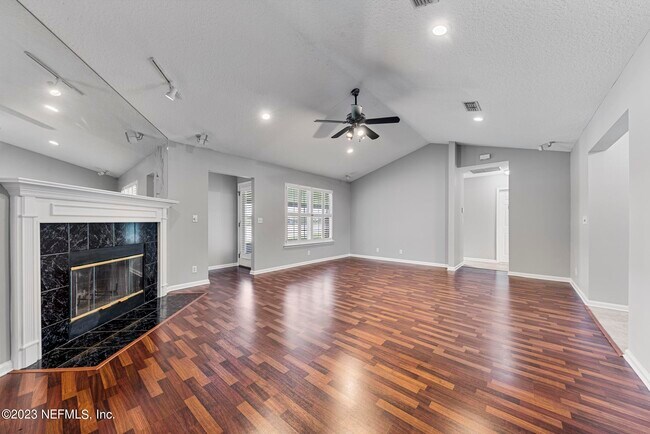 Building Photo - 13021 Chets Creek Dr S