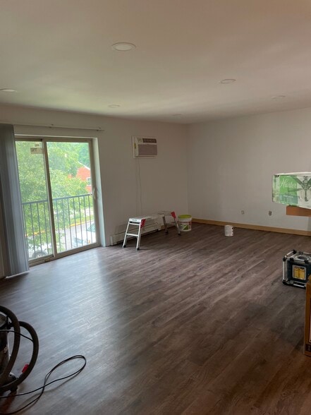 Living room - 1316 Hooker Ave
