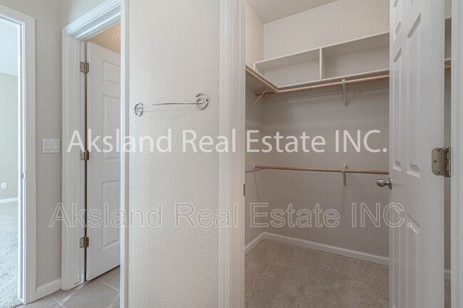 Building Photo - 936 Heartland Dr