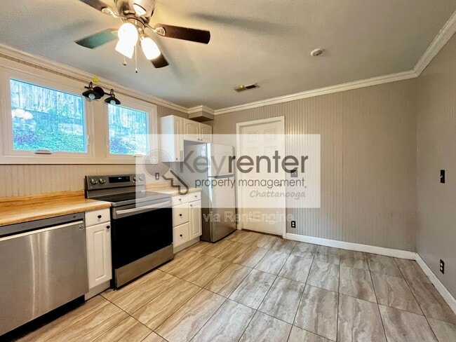 Building Photo - 904 Boylston St