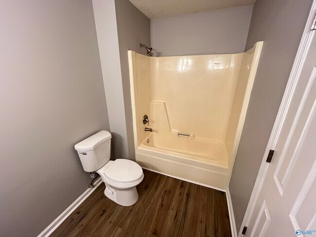 Building Photo - 105 Bellhurst Cir