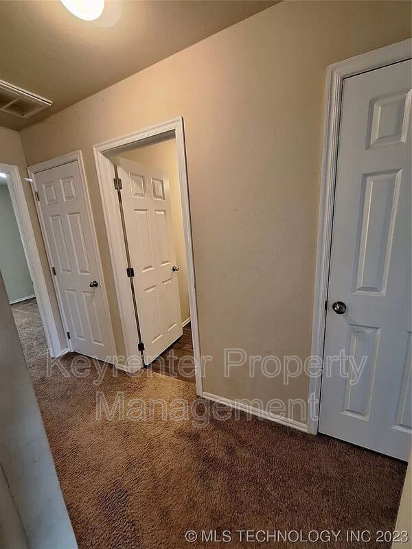 Building Photo - 1209 Ironstone Dr