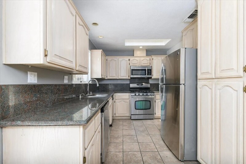Building Photo - 4065 Yosemite Pl