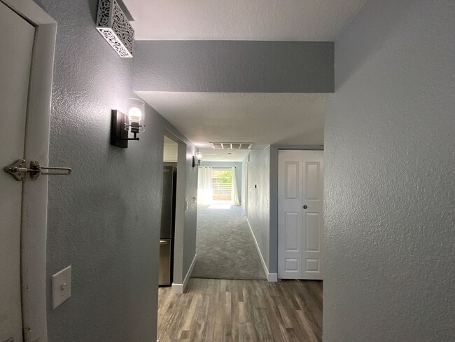 Building Photo - 1908 Tierra Vista Dr