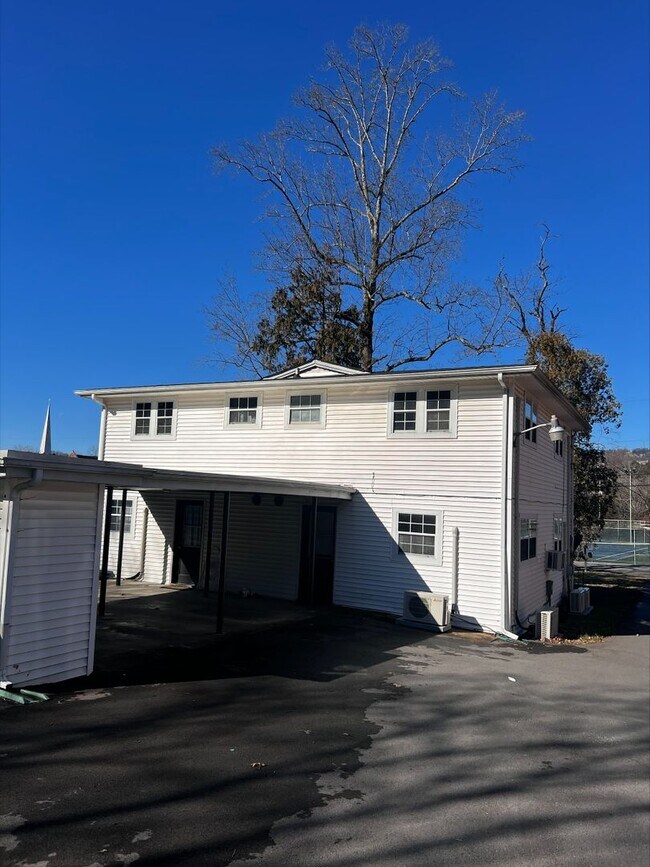 Building Photo - 3822 Redding Rd