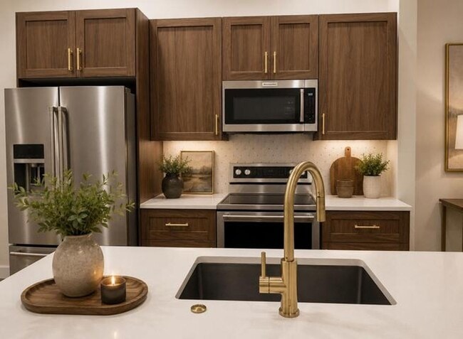 Building Photo - 6410 Royal Manor Cir