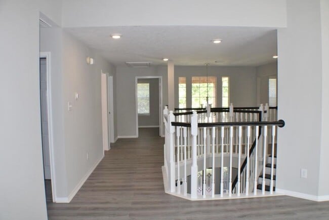 Building Photo - 2411 Rose Hollow Dr