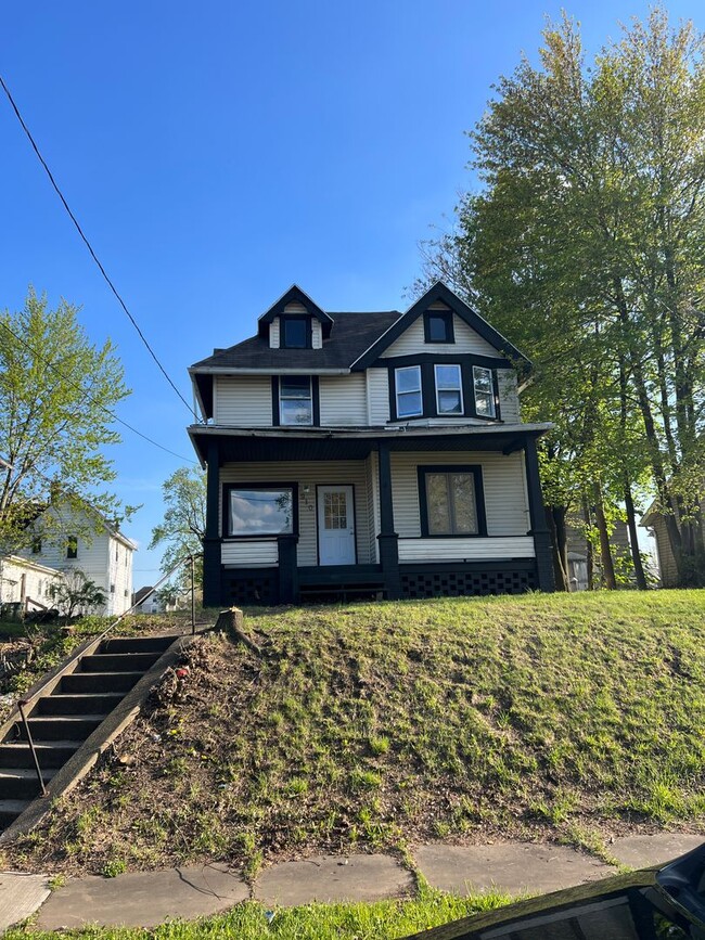 Building Photo - 3 Bedroom NW Canton House for Rent