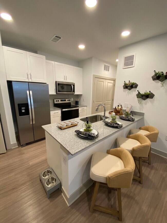 Building Photo - 10221 Whistle Stop Ln