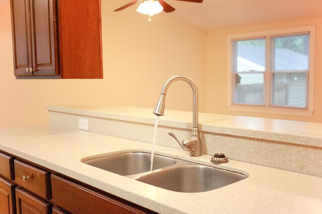 Building Photo - Gorgeous home rental in Virginia Beach!