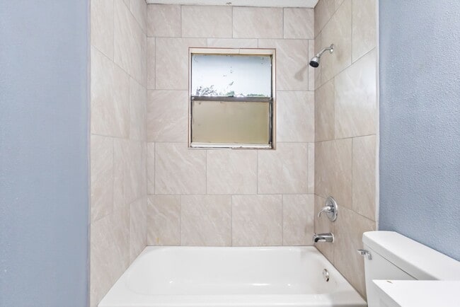 Building Photo - Move-In Ready 3-Bedroom Home in Beautiful Lakehills