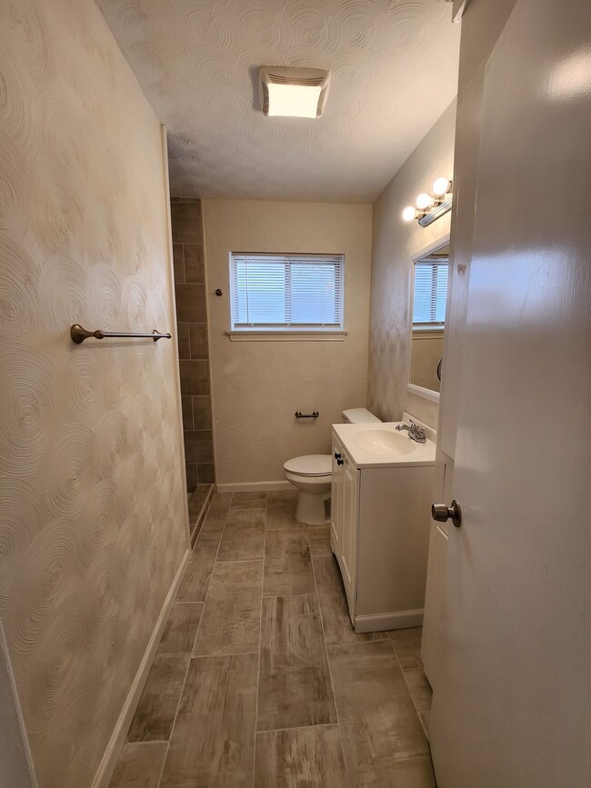 Building Photo - 1435 Templecliff Dr
