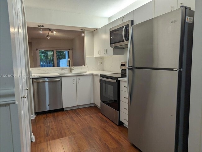 Building Photo - 3446 Oak Dr