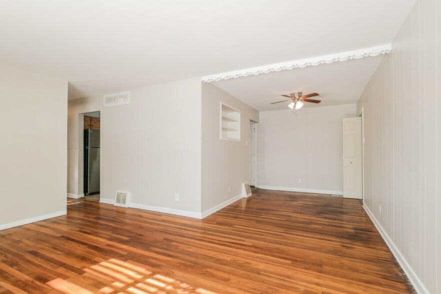 Building Photo - 1135 Penhurst Dr