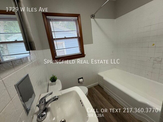 Building Photo - 1729 W Iles Ave