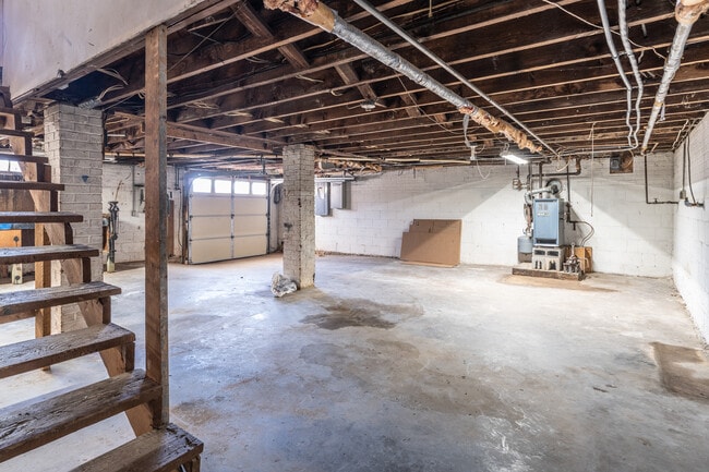 Building Photo - 443 Selica Rd