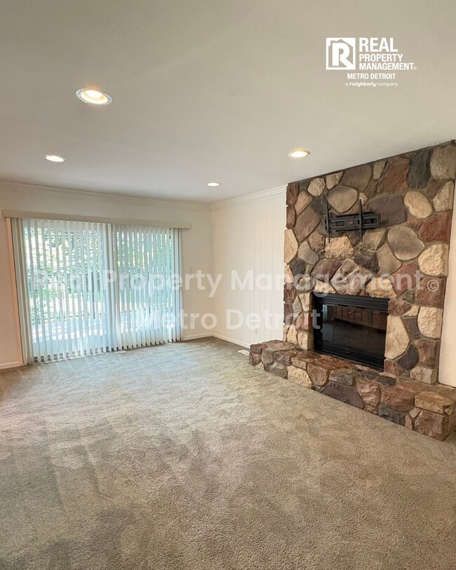 Building Photo - 4-Bedroom Single-Family Home in Troy, Michigan