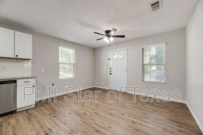 Building Photo - 4702 Collins Ave