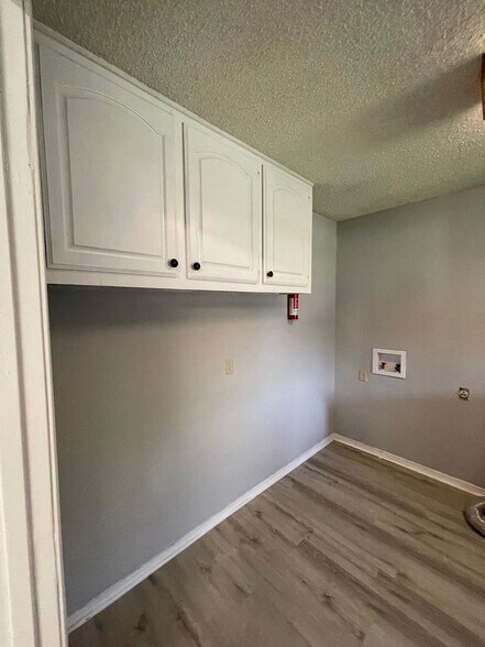 Building Photo - 8801 Meandering Way