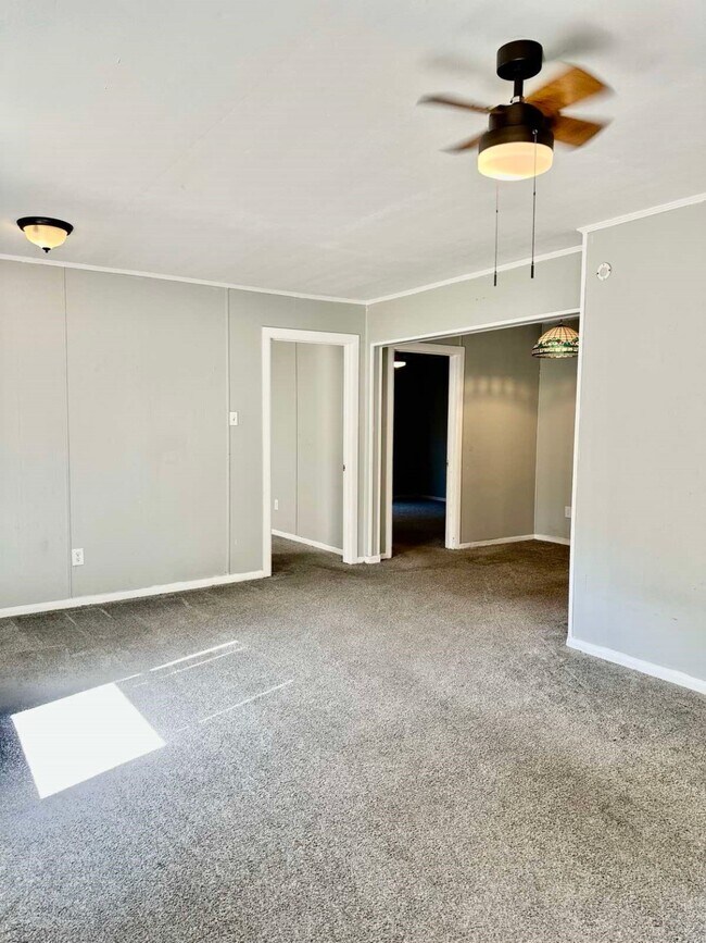 Building Photo - 1907 Avenue C