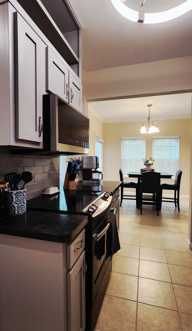 Building Photo - 1301 Canyon Creek Cir