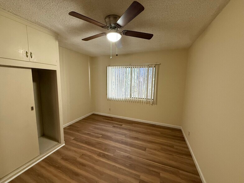 Building Photo - 330 E Fairview Ave