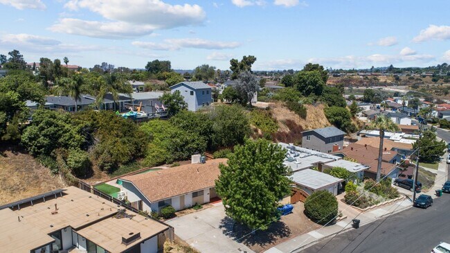 Building Photo - Private pool oasis!