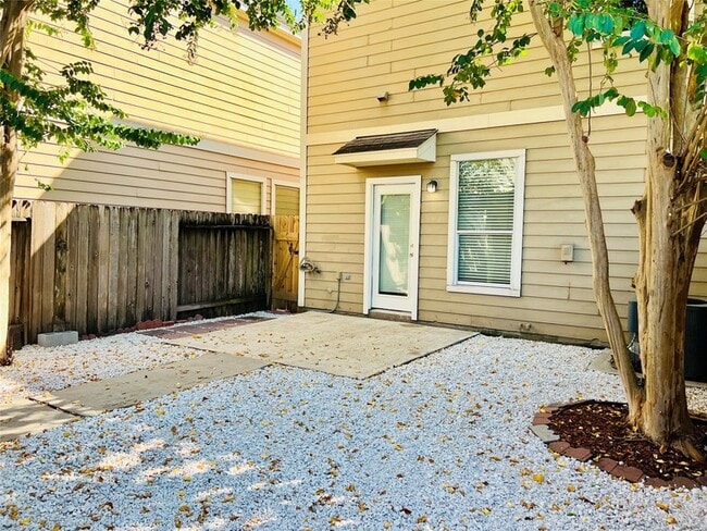 Building Photo - 8034 Grow Ln