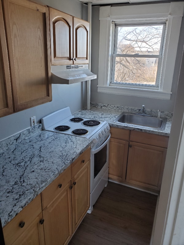 Building Photo - 490 Pine St