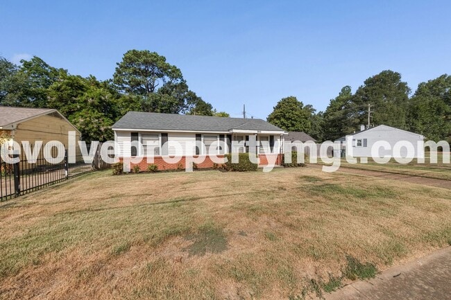 Building Photo - 995 Avon Rd