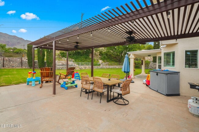 Building Photo - 6052 Bandolero Dr