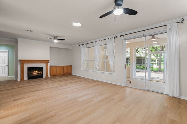 Building Photo - 104 Bronco Cir