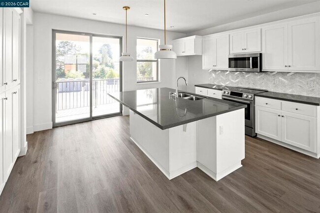 Building Photo - 2802 Chattelton Ln., San Pablo