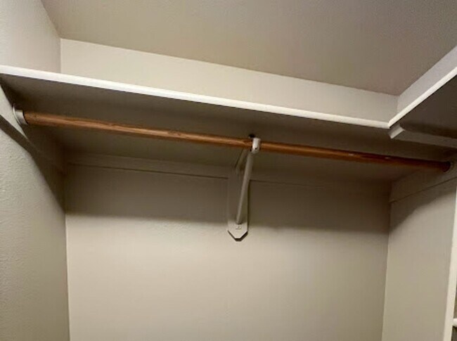 Building Photo - 3 Bedroom 2 Bath Home Close to Micron Available 4/20/26