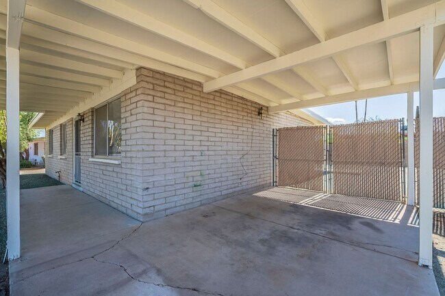 Building Photo - Cozy East Tucson 3-Bedroom with Private Ya...