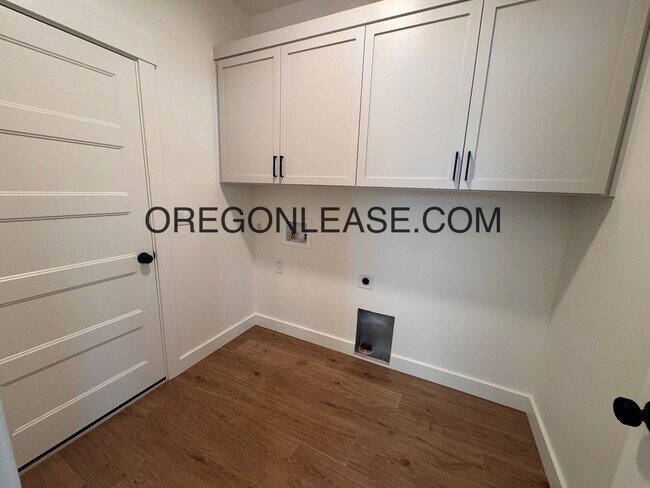 Building Photo - Gorgeous New Construction in Brand New Veneta Subdivision