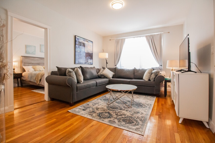 Primary Photo - 191 Kent St