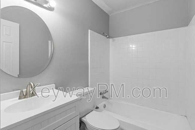 Building Photo - 3630 Columbine Dr