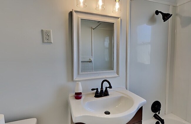 Building Photo - 604 Braddock Ave