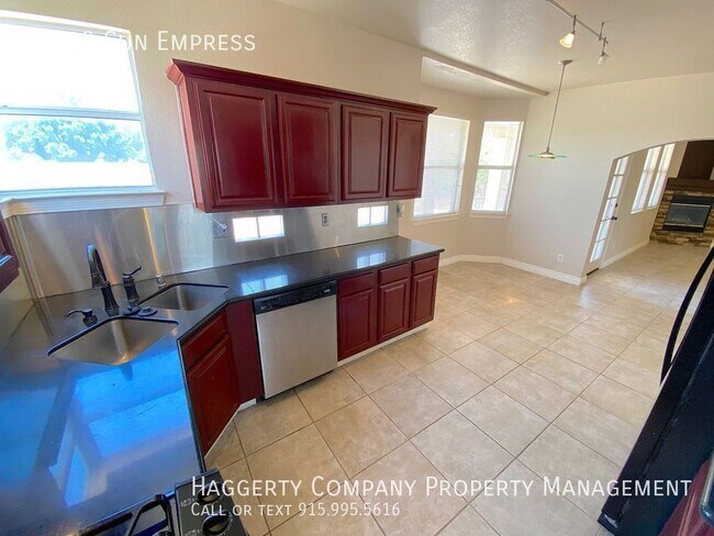 Building Photo - East El Paso 3 bed Refrig A/C with Loft an...