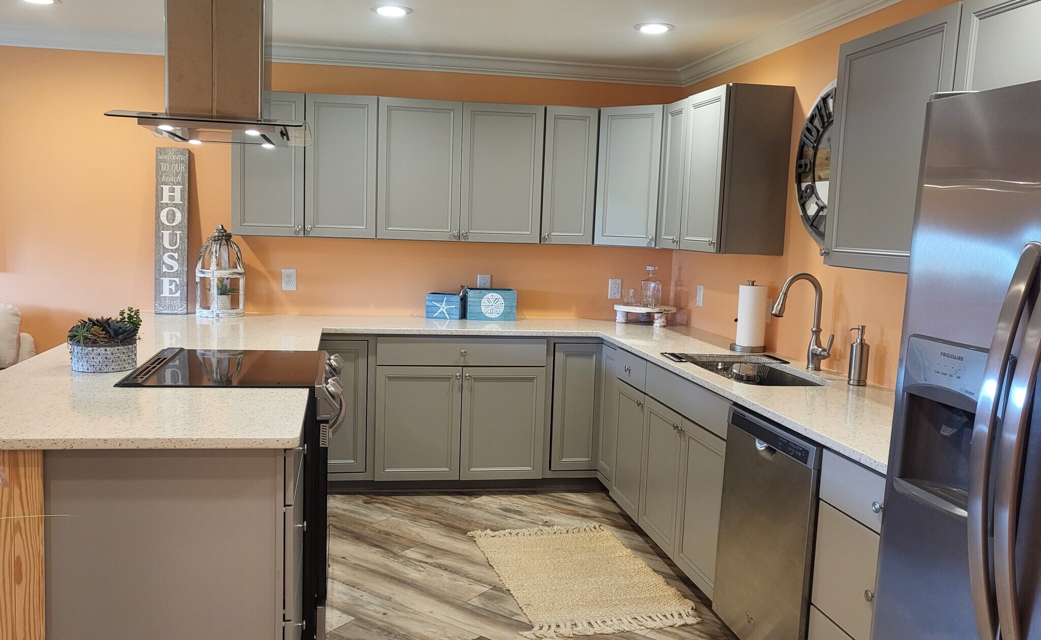 Equipped kitchen with updated appliances and dishwasher - 109 Cedar Ln