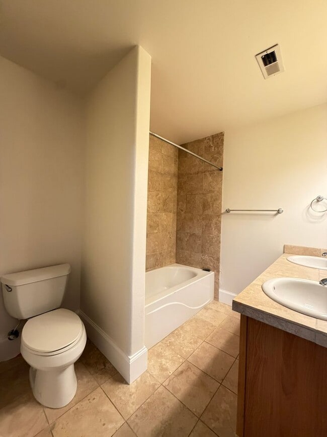 Building Photo - 18425 SW Stepping Stone Dr