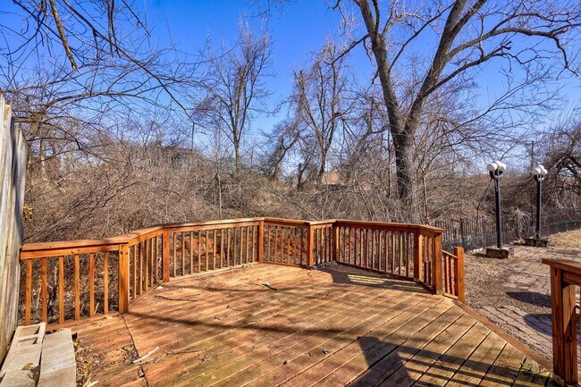 Building Photo - 4 bed 3 bath home!