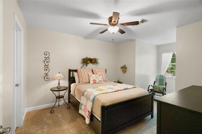 Building Photo - 415 Lago Trace Dr