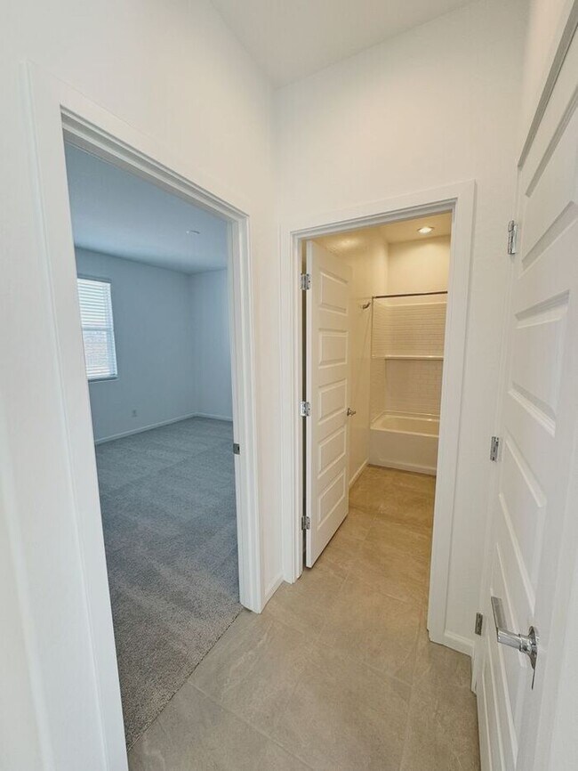 Building Photo - MOVE IN SPECIALS!! 15 DAYS RENT FREE!! New 5-Bedroom Home in Phoenix with Upgrades!