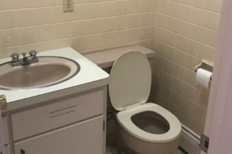 Full bath - 1501 W 3rd St