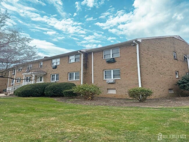 Building Photo - 8 Manchester Ct